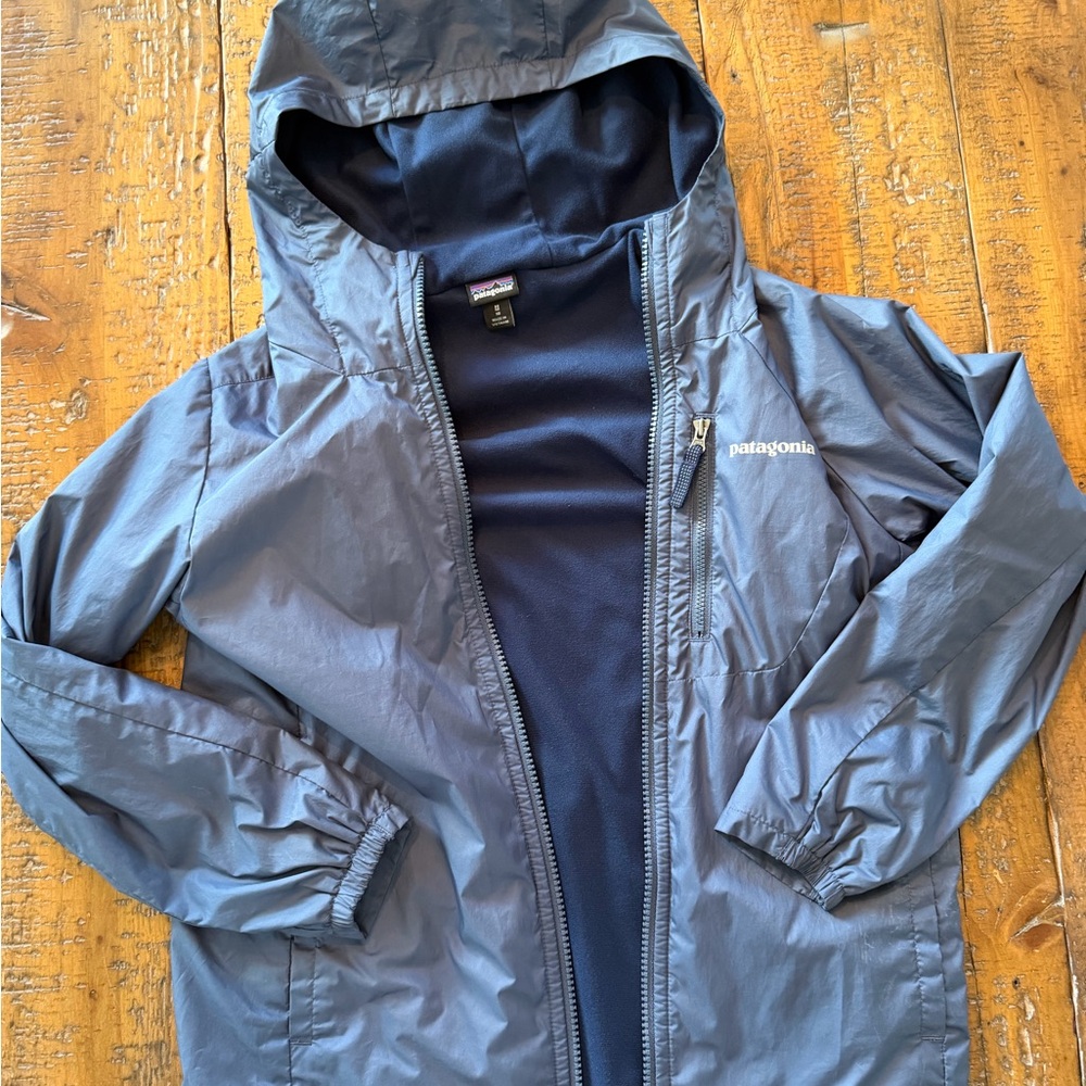 Patagonia boys Blue Hooded Windbreaker with lining